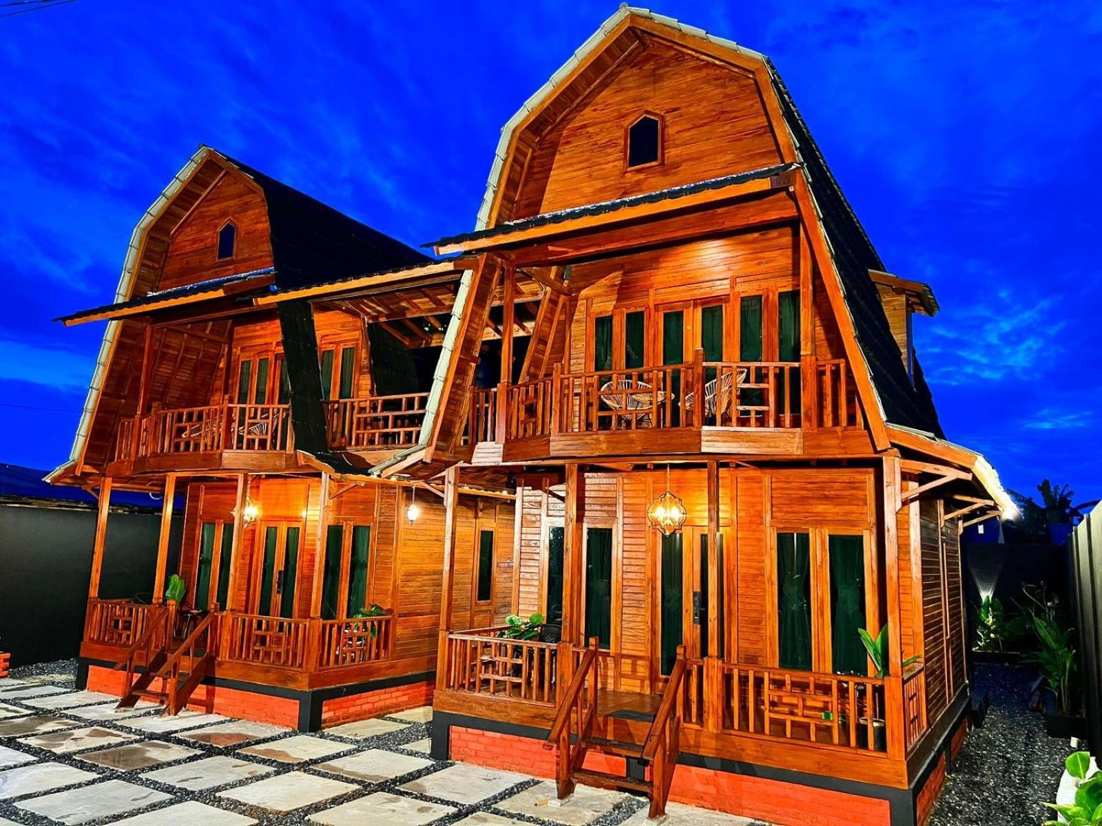 Noerbaya House Bukittinggiヴィラ エクステリア 写真