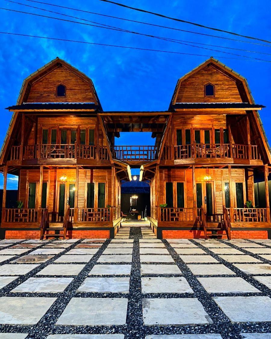 Noerbaya House Bukittinggiヴィラ エクステリア 写真